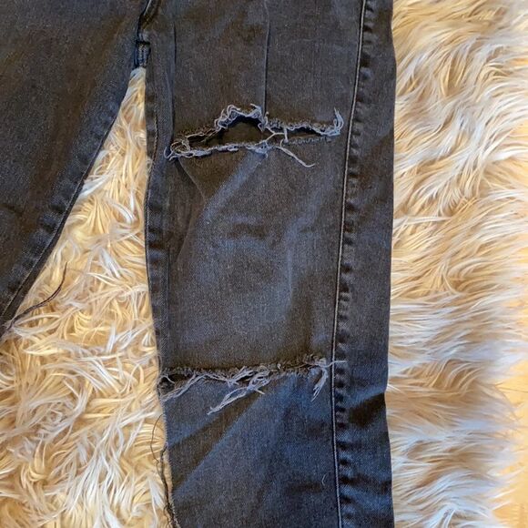 Subdued ripped jeans  - Picture 2 of 5